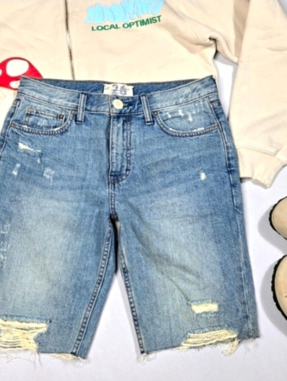We The Free‎ Denim Short Size 26 Bermuda 10" Inseam Distressed Holes Frayed Hem - Picture 2 of 13
